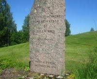 Minnesmerke over eidsvollsmenene Røed og Nysom utenfor kirken, reist 1935 Foto: Stig Rune Pedersen