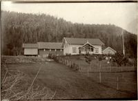 379. Brekke gård ved Eikern 1905.jpg