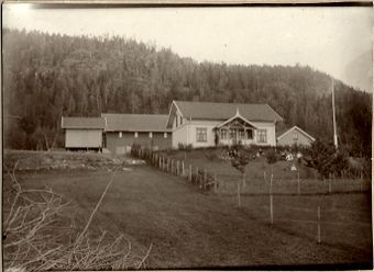 Brekke gård ved Eikern 1905.jpg