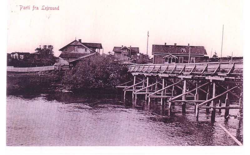 Fil:Broen over Leira ca. 1910.JPG