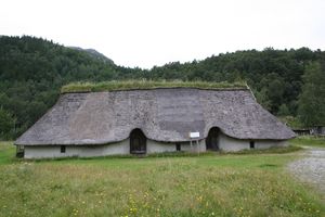 Bronsealderhus i fortidslandsbyen på forsand.JPG