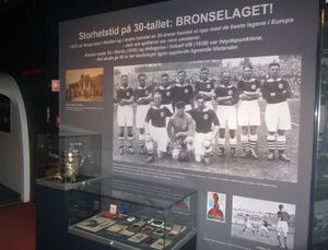 Bronselaget 1936 utstilling Fotballmuseet.jpg