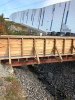 Bru over Djupdalsbekken ved skihallen.