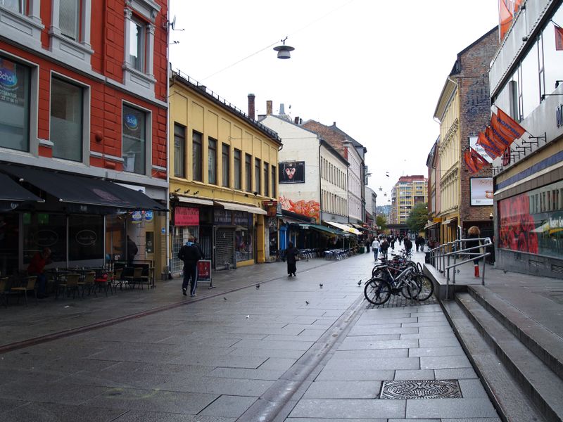 Fil:Brugata sett fra Storgata.jpg