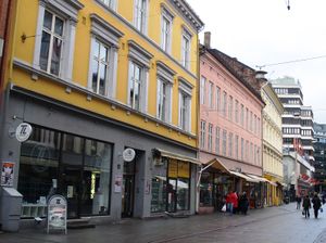 Brugata sett mot Storgata.jpg