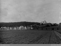 Brydeslottet over villabebyggelsen i den første delen av Hystadveien. Foto: Georg Kjellerød/Østfold fylkes billedarkiv (1909).