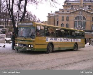 Buss i Oslo linje 31 til Snarøya nr. 132 ved Nationaltheatret A-70036 Ub 0005 055.jpg