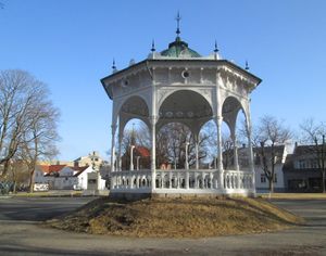 Busterudparken Halden musikkpaviljongen 2013.jpg