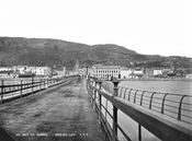 Bybrua i Drammen i 1871, i retning Bragernes. Foto: Knud Knudsen