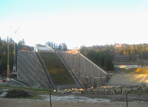 Bygging av nye Holmenkollen.jpg