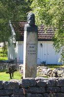 Johannes Skar ved Årdal kyrkje i Bygland. Foto: Siri Johannessen (2017).
