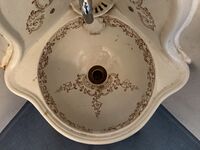 Detalj fra håndvask levert til Diakonissehuset, levert av C. Blunck i 1894. Foto: Pål Giørtz (2023).