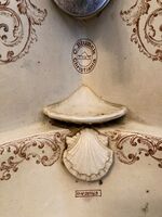 Detalj fra håndvask levert til Diakonissehuset, levert av C. Blunck i 1894. Foto: Pål Giørtz (2023).