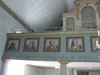 Evangelister og apostler på orgelgalleriet.