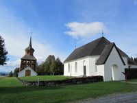 Kirka og støpulen. Foto: Olve Utne (2011).