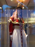 32. C12077j bruradrakt frå Hemne.jpg