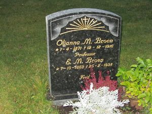 C14691 gravminne Olianna M. Broen, E.M. Broen.jpg