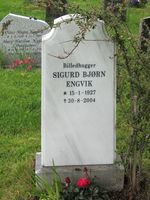 «Billedhugger SIGURD BJØRN ENGVIK ★ 15–1–1927 ✝ 30–8–2004»