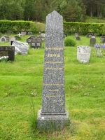 «HANS ERIKSEN ERSVIK födt 23de mai 1823 död 18de april 1908 Reddet 16 mennesker i havsnöd. Dit minde leve!»