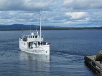 162. C17305 Fæmund II legg frå kai i Elgå.jpg