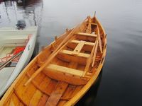 Færøybåt med tre rorsrom i Valsøyfjorden. Foto: Olve Utne (2015).