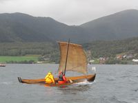 Sognebåt under kappsegling på Råseglseminaret 2015 på Otnes i Valsøyfjorden. Foto: Olve Utne