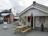 312. C19955 Tustna Kafe og Landhandel.jpg