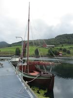 Skarven (2008) ved kai på Otnes i Valsøyfjorden på Nordmøre. Foto: Olve Utne (2016).