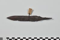 Pilespiss av jern ca. 16 cm fra vikingtida, funnet på Jemli av Jens Jemli.