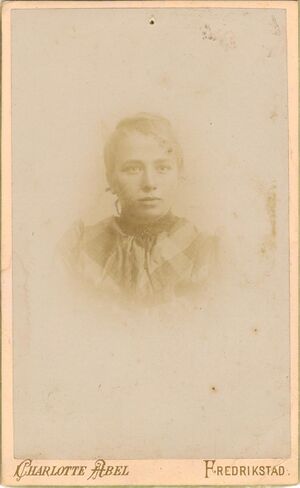 Charlotte Abel, visittkortfoto ukjent kvinne Fredrikstad.jpg