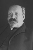 Fyrste eigaren: Chr. A. Hjelter (1850-1926). Han byrja med skysstasjon og bygde hotellet. Foto: Ukjent..