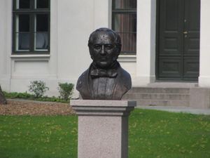 Christian Heinrich Grosch byste UiO.jpg