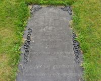 Gravminnet til verkseier ved Eidsfoss jernverk, Christian Olsen Thon (1844-1919). Foto: Stig Rune Pedersen