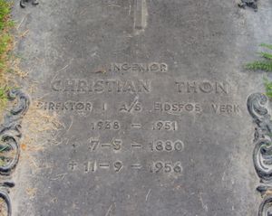 Christian Thon (1880-1956) gravminne Eidsfoss.jpg
