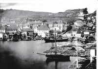 Chrystiegarden til høgre i indre havn i Brevik, usikkert kor lenge etter bygginga. Ukjent fotograf.