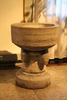 246. Døpefont fra Våle kirk i Vestfold - Historisk museum C.6377.JPG