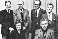 Det Norske Totalavholdsselskaps landsmøte ble avviklet på Senja Folkehøgskole i Hamnvik sommeren 1977. Denne komiteeen sto for det lokale arrangementet: Sittende: Anne Paulsen og Mikal Tollefsen. Stående fra venstre: Terje Hofsøy, Hans Christiansen, Oddmund Skardal og Thorleif Valvåg. Foto: Frank R. Eriksen.