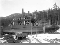 Jernbanefergen DF «Hydro» fra 1914 på Rjukanbanen, senket 20. februar 1944, her på slipp i Tinnoset i 1929.
