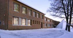 Det siste tilbygget på Drengsrud skole ble tatt i bruk i 1988. Foto: Karl Braanaas