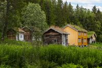 Sør på Tromsøya ligger Perspektivet Folkeparken. Her ser vi Mortengården som en gang stod i Straumshamna på Kvaløya. Foto: Mari Hildung/Perspektivet Museum