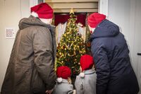 Fra Julehuset i Perspektivet Folkeparken, et gratis arrangement i Kvitnesgården i samarbeid med Fremtiden i våre hender og Tromsø bibliotek og byarkiv. Foto: Mari Hildung/Perspektivet Museum