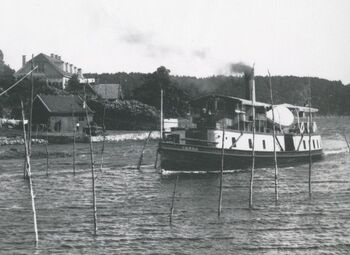 Dampbåten D/S Ceres, bygget ved Akers mek. verksted i 1871 for Christiania-Oslo Dampskibsselskab. Etter selskapets avvikling i 1876 fortsatte hun å seile på Ormsundet fram til 1928.(Foto Anders B Wilse)