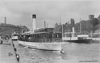 D/S Louise 2, bygget i 1899, ble innkjøpt av Dampskibsselksbet Asker, Røken & Hurum i 1910 for trafikk på "Askerlandet" helt fram til Sætre. Hun seilte disse rutene helt til selskapets konkurs i 1952.(Fotograf ukjent)