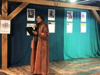 Paramalingam åpner utstillingen Tamilsk-norske kvinner i en mannsdominert verden på Deichman Stovner 23. april 2022.Foto: Baheerathy Kumarendiran.
