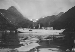 DY Meteor i Geirangerfjorden.jpg