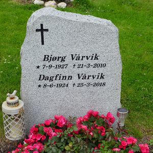 Dagfinn Vårvik gravminne.JPG