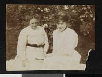 95. Dagny Sautreau sammen med Borghild - no-nb digifoto 20160715 00176 bldsa BB2311.jpg