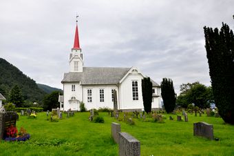 Dalsfjord kyrkje 2010.JPG