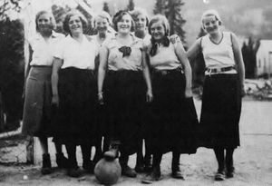 Damefotball i Follafoss.jpg