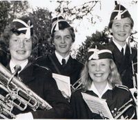1957: De første jentene i Fjære guttemusikkorps. - Unn Simonsen (nå Frivold), Anny Å. Haabesland, Torill Ravnaas og Thorhild M. Pedersen (nå Gunstveit). (Foto fra Thorhild M. Gunstveit.)